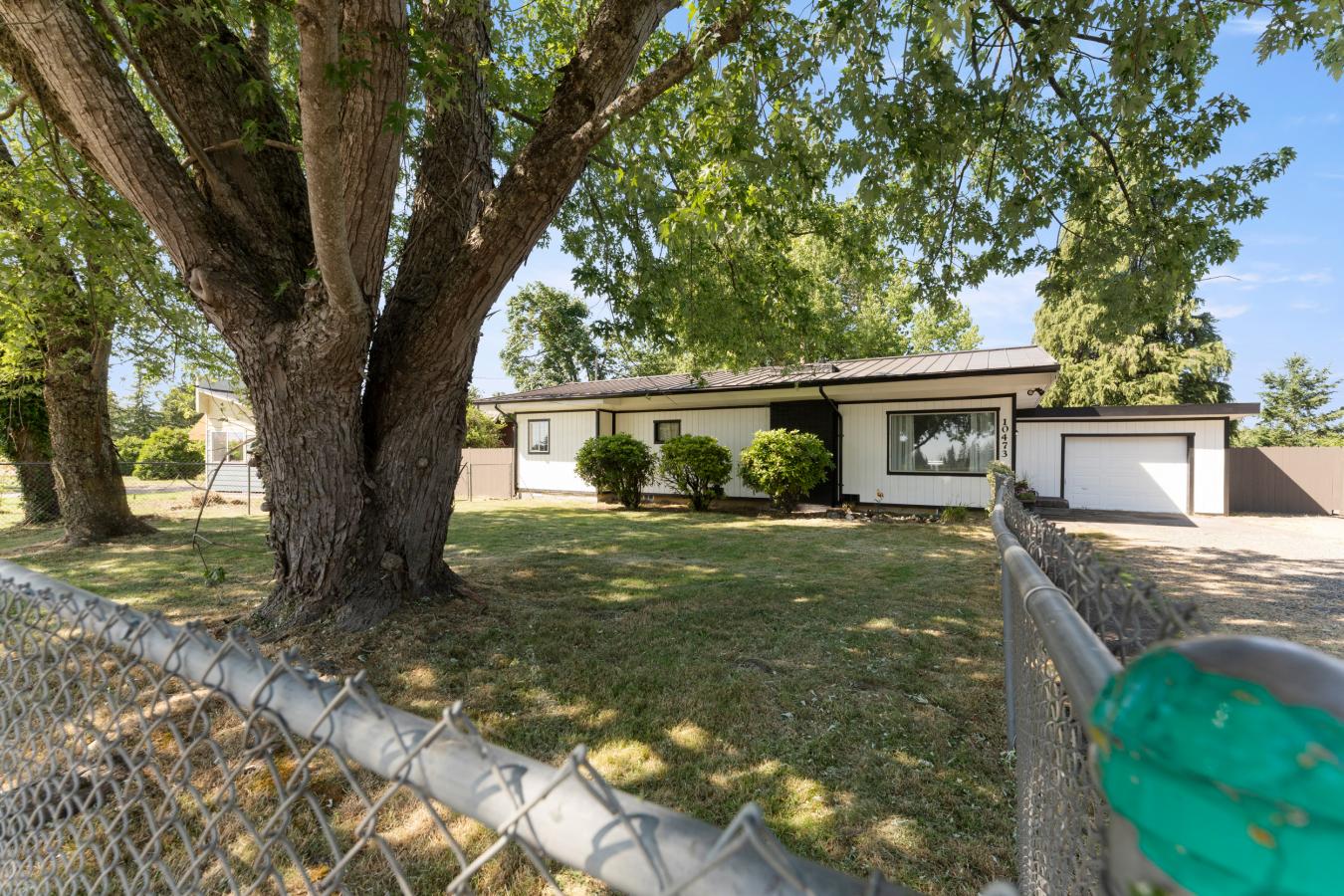 Beautiful Aumsville home with two lots totaling .072 acres. Home has a – image 3