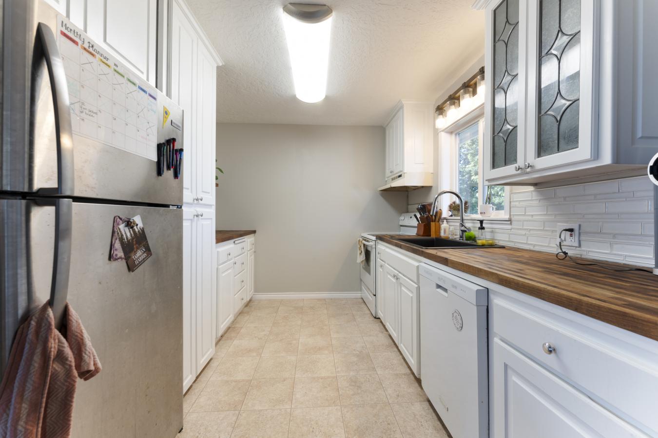 Beautiful Aumsville home with two lots totaling .072 acres. Home has a – image 8