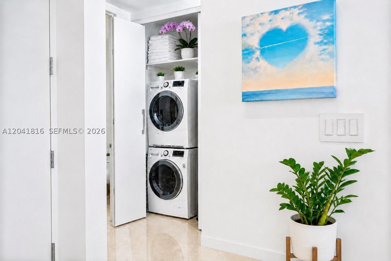 Rarely available: a fabulous modern fresh oceanfront 2-bed, 2.5-bath a – image 13