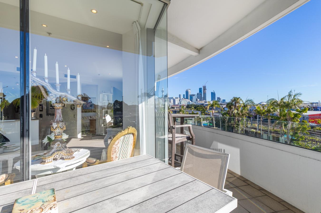 305/88 The Strand, Auckland, 1010, New Zealand, 2 Bedrooms Bedrooms, ,2 BathroomsBathrooms,Residential,For Sale,305/88 The Strand,228476