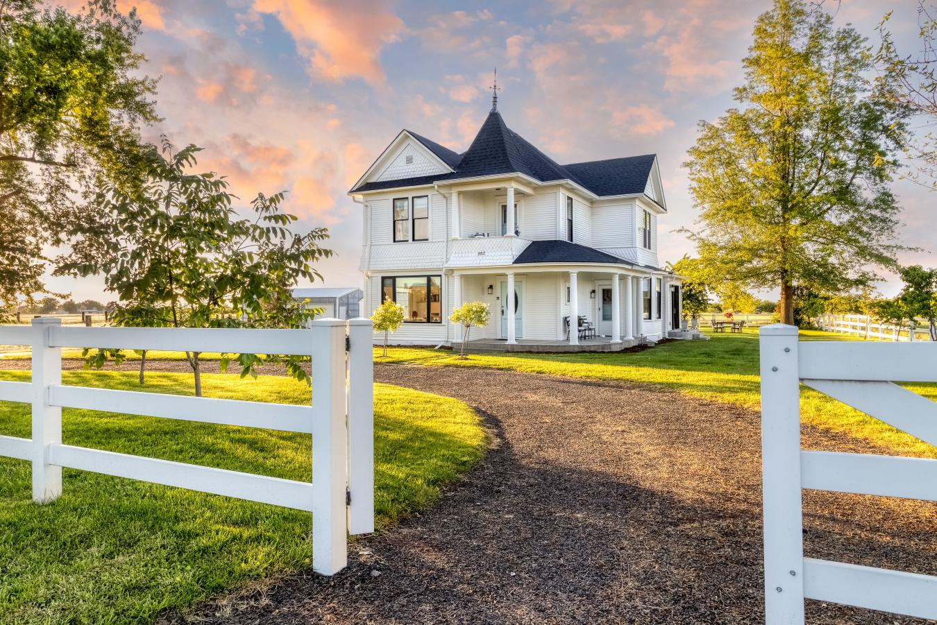 This is your opportunity to own a fully restored historic estate in on – image 1