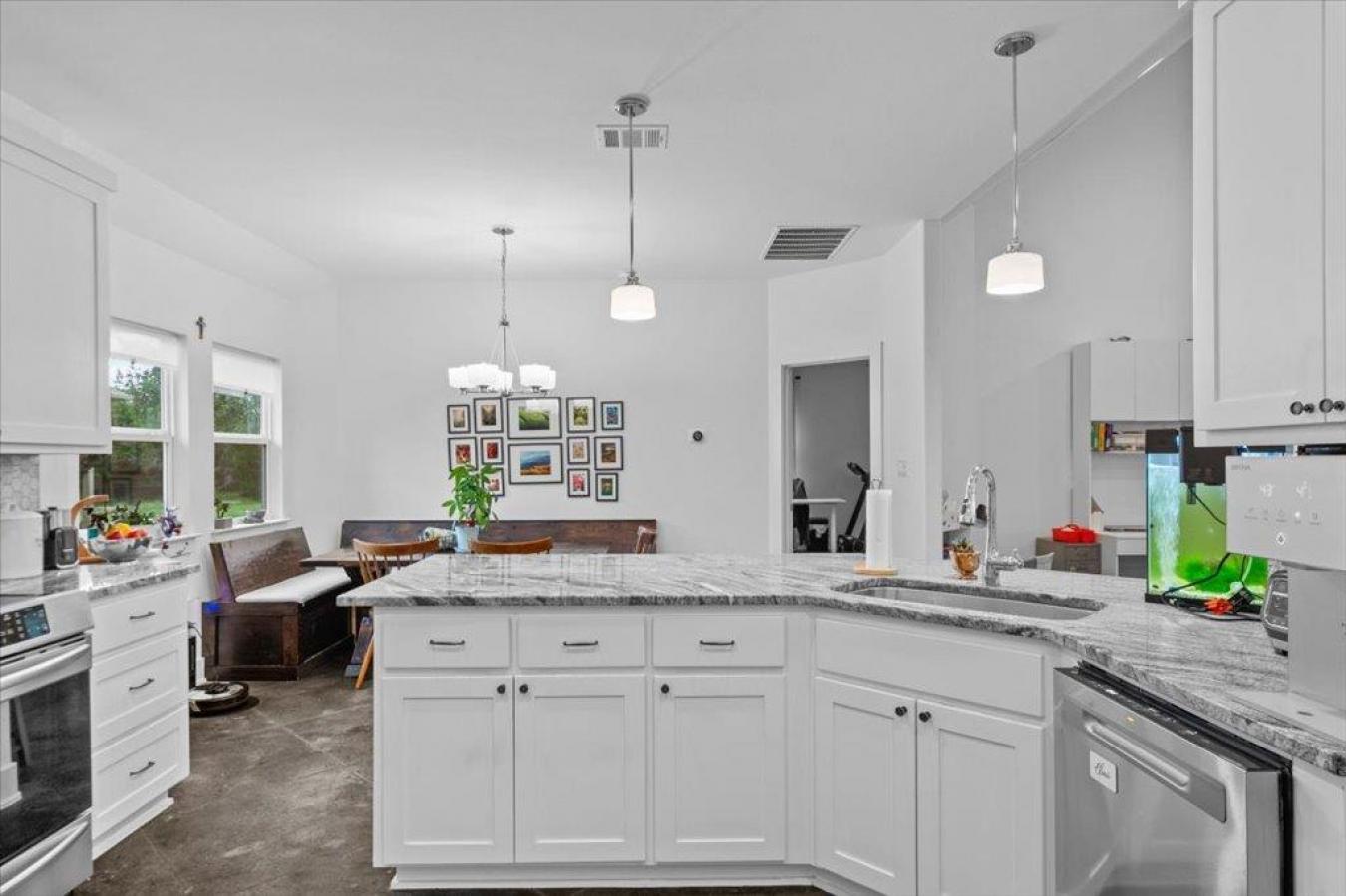 10304 Twin Lake Cir, Dripping Springs, Travis, 78620, United States, 3 Bedrooms Bedrooms, ,2 BathroomsBathrooms,Residential,For Sale,10304 Twin Lake Cir,1660779