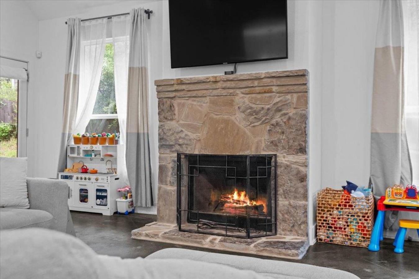 10304 Twin Lake Cir, Dripping Springs, Travis, 78620, United States, 3 Bedrooms Bedrooms, ,2 BathroomsBathrooms,Residential,For Sale,10304 Twin Lake Cir,1660779