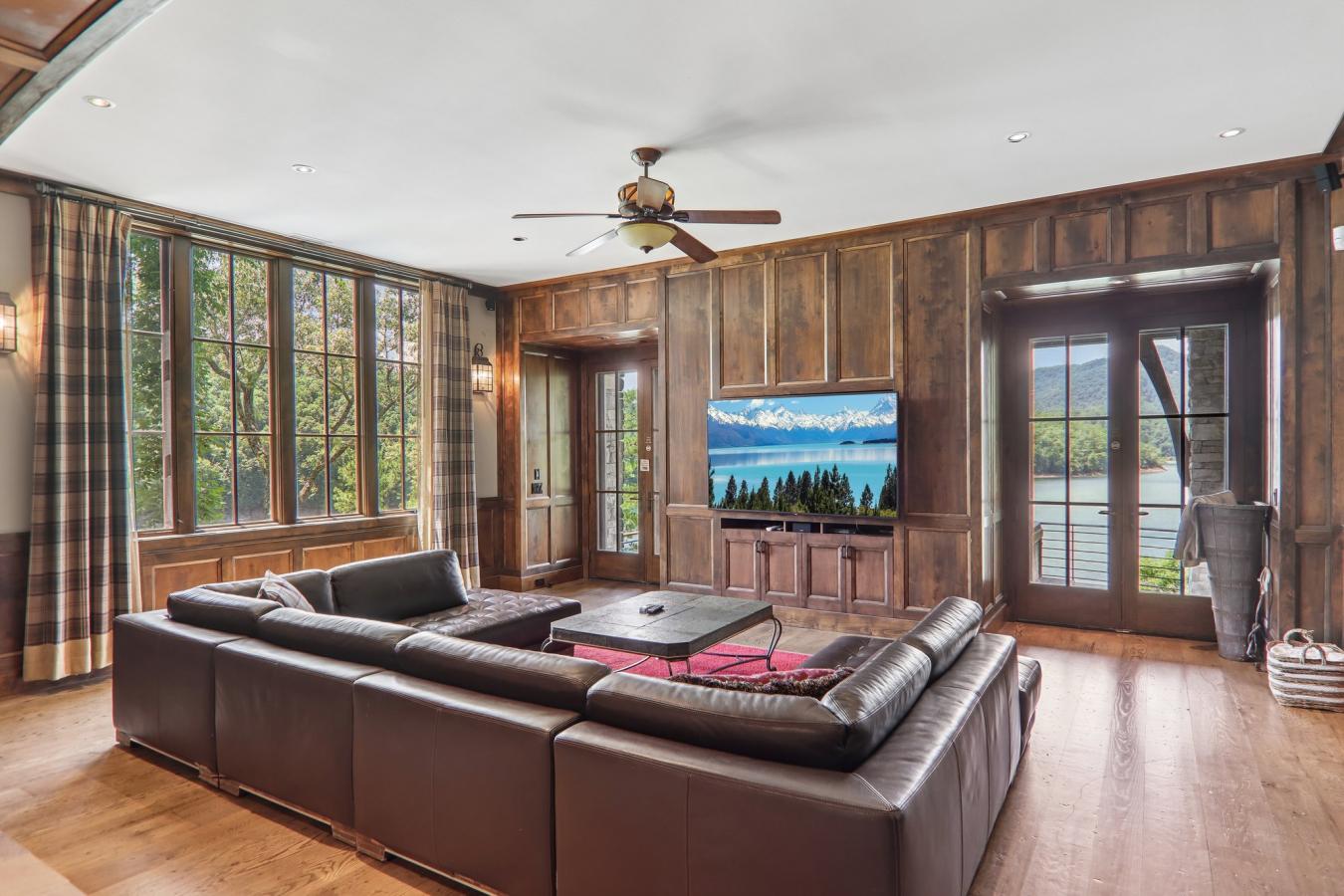 A rare lakefront legacy estate set within the prestigious wilderness c – image 11