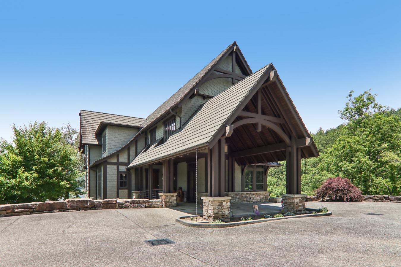 A rare lakefront legacy estate set within the prestigious wilderness c – image 1
