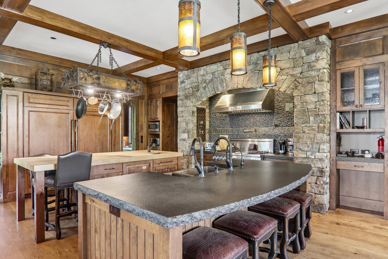 A rare lakefront legacy estate set within the prestigious wilderness c – image 17