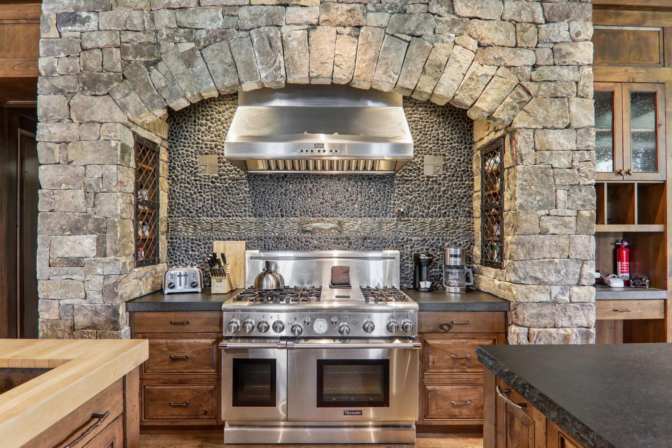 A rare lakefront legacy estate set within the prestigious wilderness c – image 18