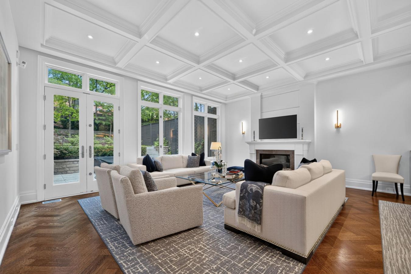 A Modern Twist To A Classic NY Brownstone Or London Georgian. An Unpar – image 10