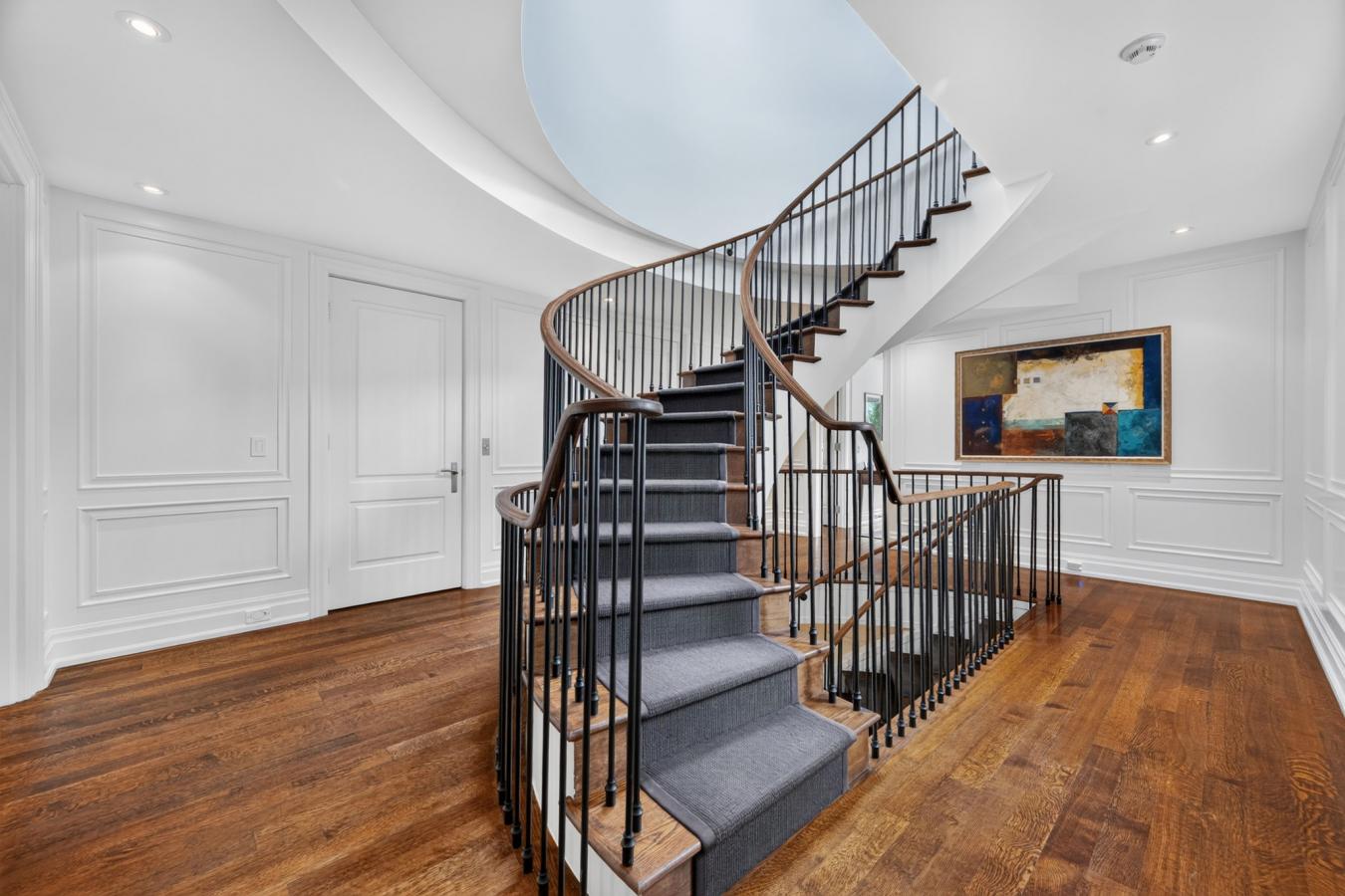 A Modern Twist To A Classic NY Brownstone Or London Georgian. An Unpar – image 12