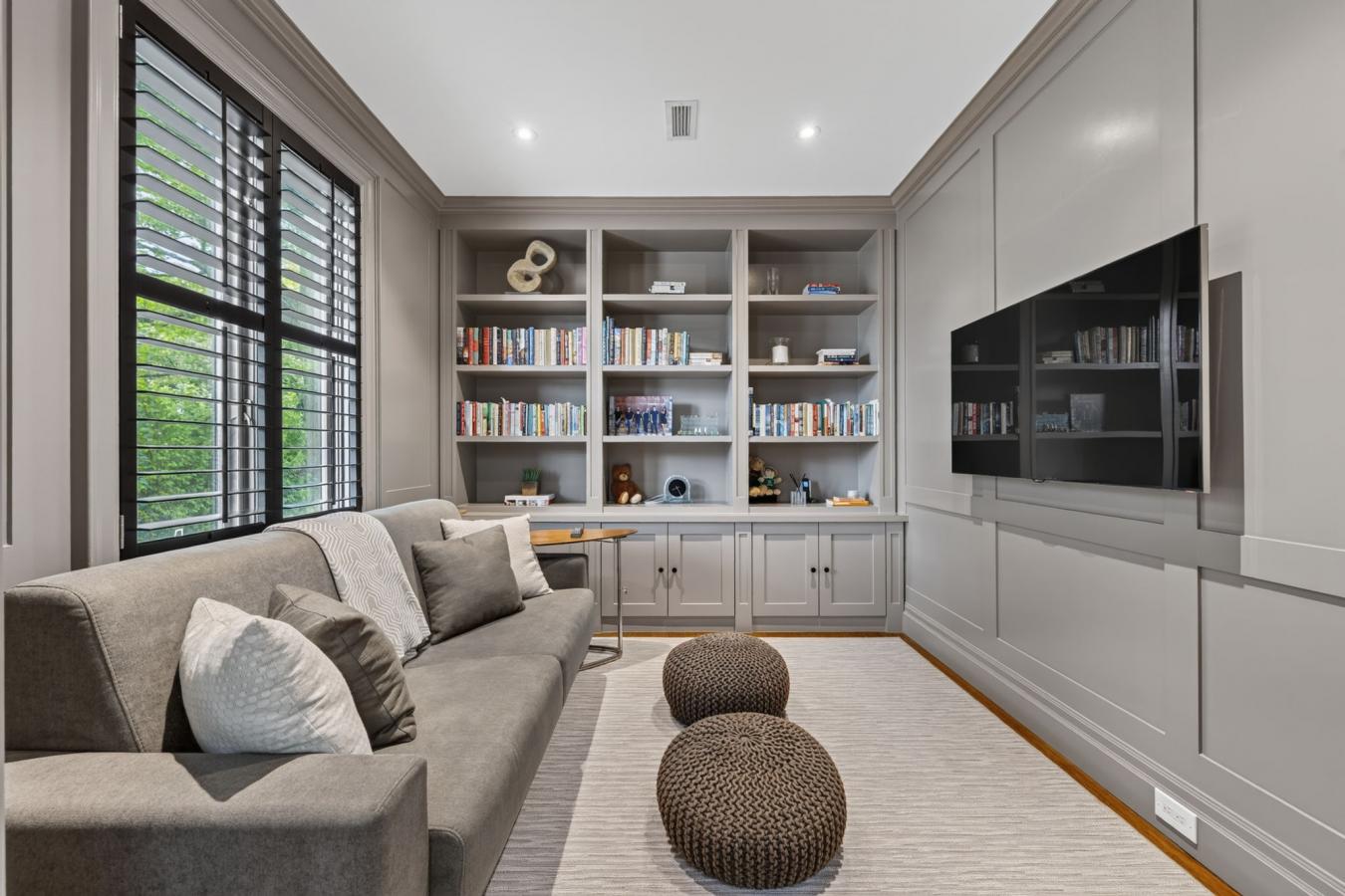 A Modern Twist To A Classic NY Brownstone Or London Georgian. An Unpar – image 13