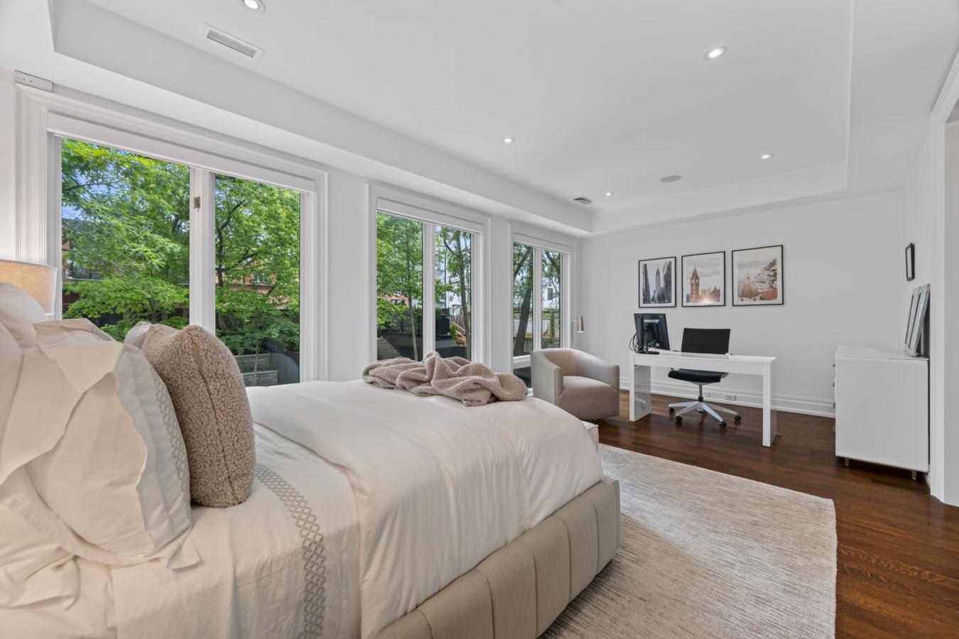 A Modern Twist To A Classic NY Brownstone Or London Georgian. An Unpar – image 15