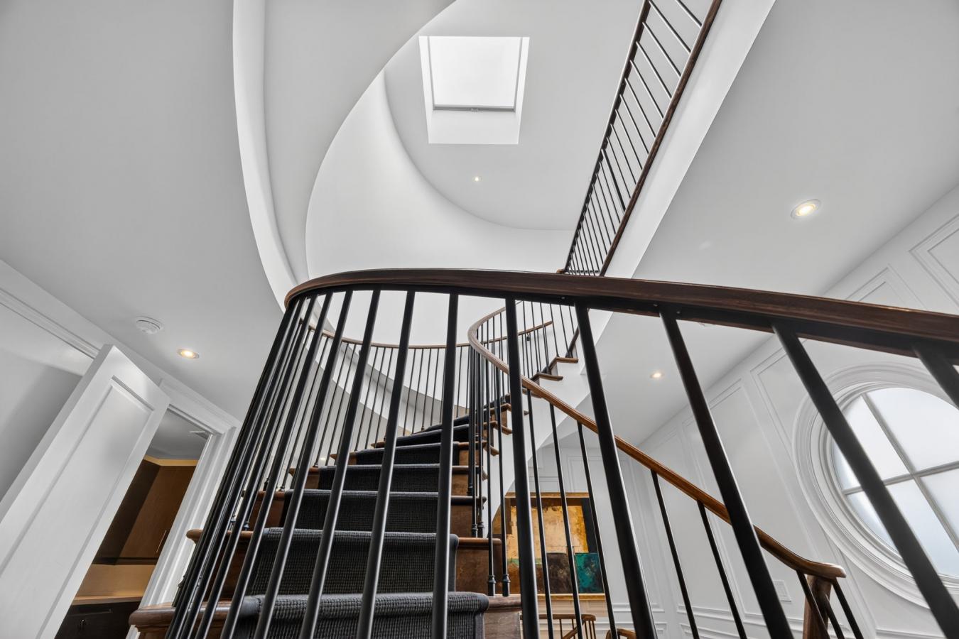 A Modern Twist To A Classic NY Brownstone Or London Georgian. An Unpar – image 19
