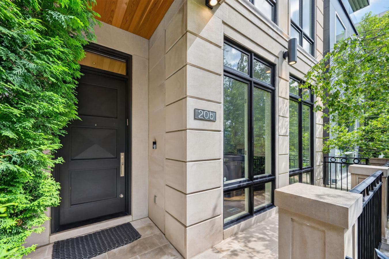 A Modern Twist To A Classic NY Brownstone Or London Georgian. An Unpar – image 2