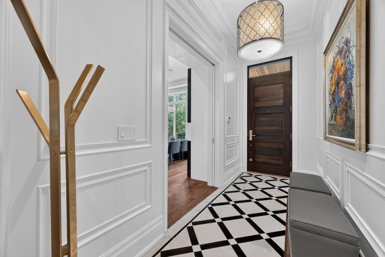 A Modern Twist To A Classic NY Brownstone Or London Georgian. An Unpar – image 3
