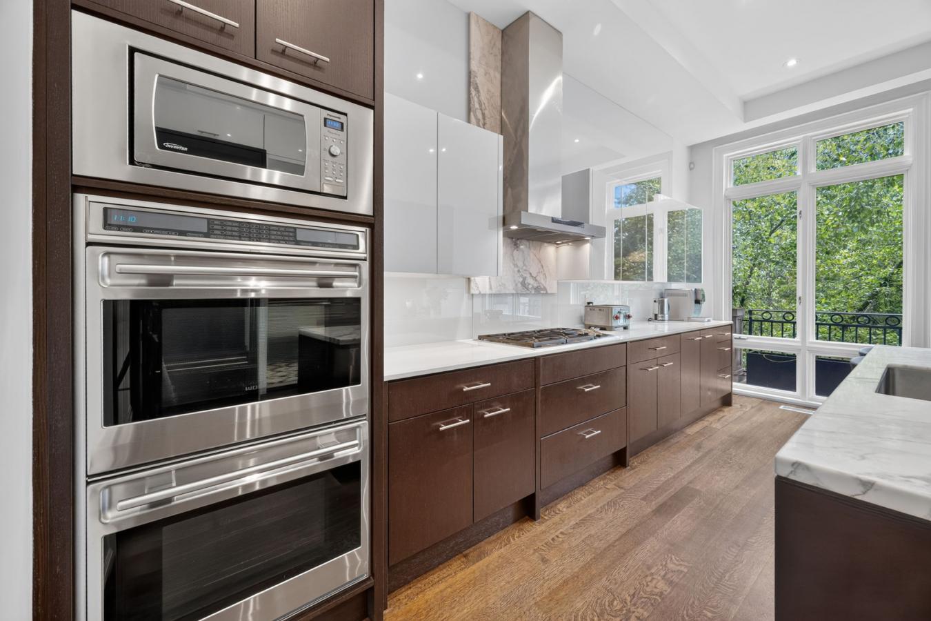 A Modern Twist To A Classic NY Brownstone Or London Georgian. An Unpar – image 5