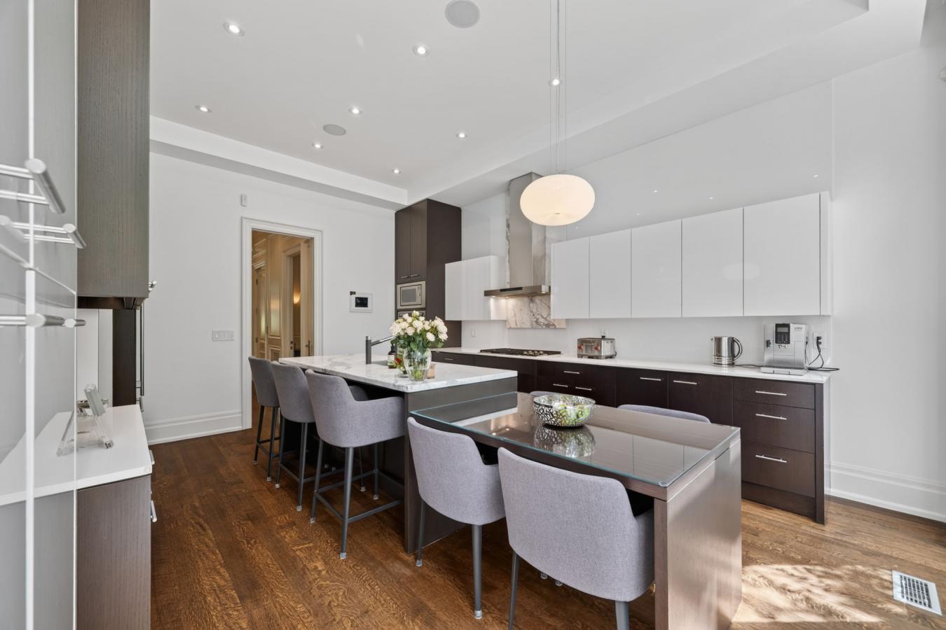 A Modern Twist To A Classic NY Brownstone Or London Georgian. An Unpar – image 6