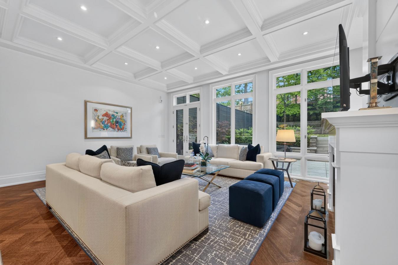 A Modern Twist To A Classic NY Brownstone Or London Georgian. An Unpar – image 9