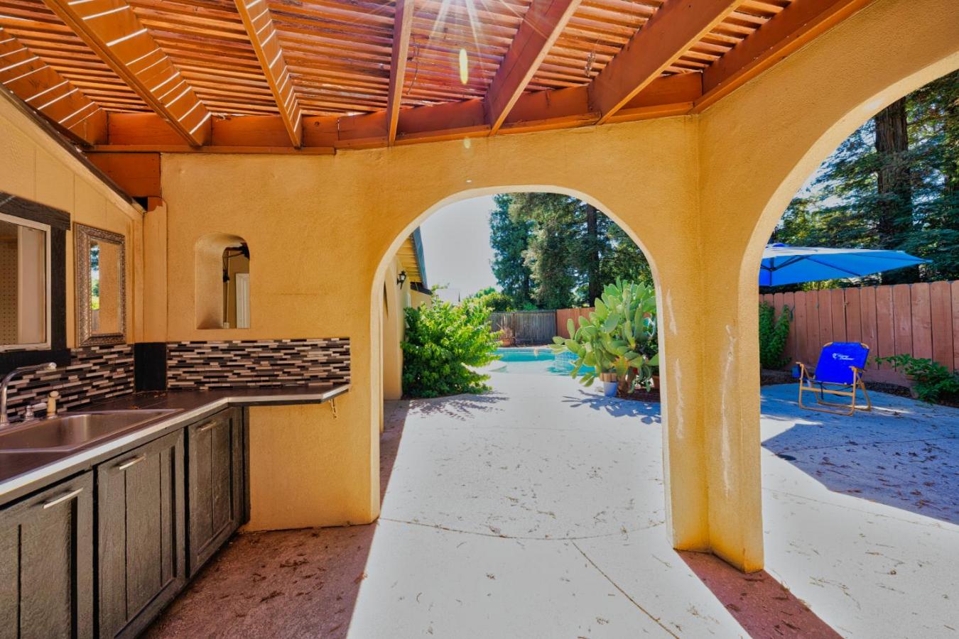 Welcome to one of Southeast Modestos most beautiful neighborhoods, whe – image 7