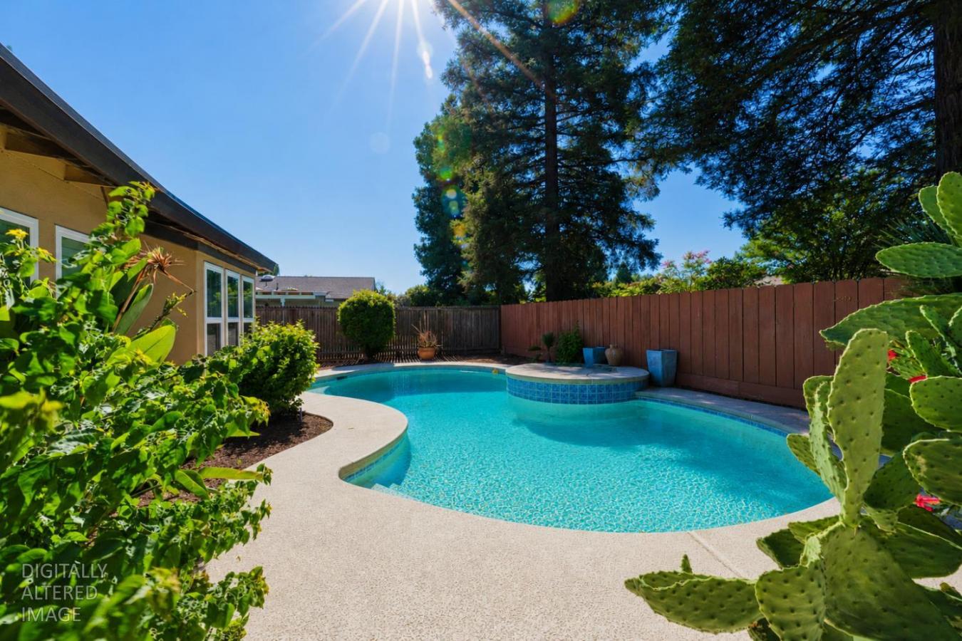 Welcome to one of Southeast Modestos most beautiful neighborhoods, whe – image 9