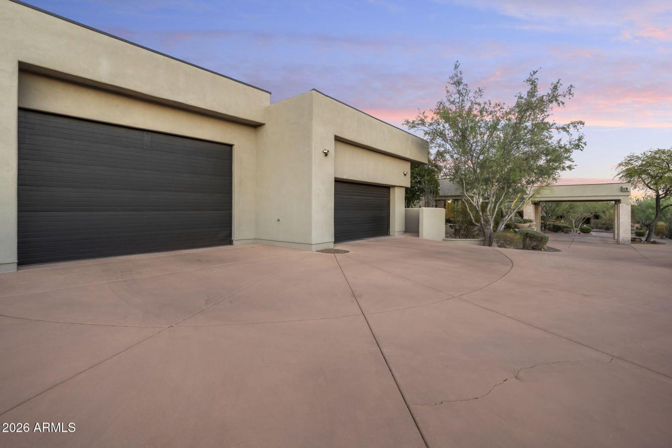 Tucked behind a private drive at the end of a quiet North Scottsdale c – image 4
