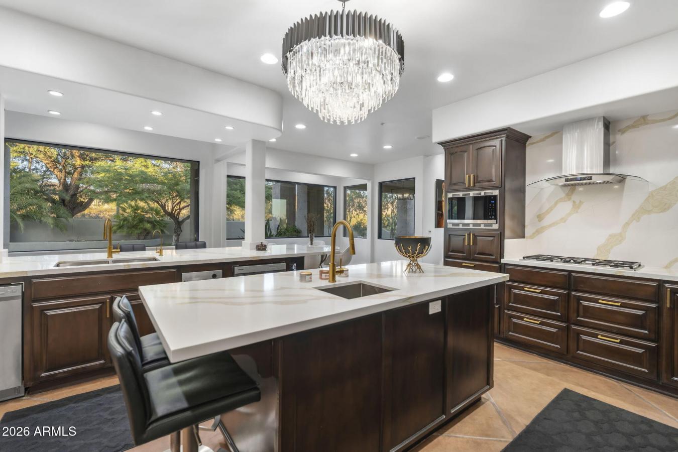 Tucked behind a private drive at the end of a quiet North Scottsdale c – image 20