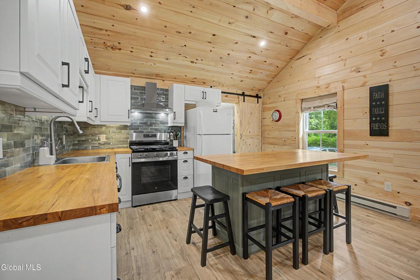 Completely reimagined, this exceptional cottage offers the perfect ble – image 16