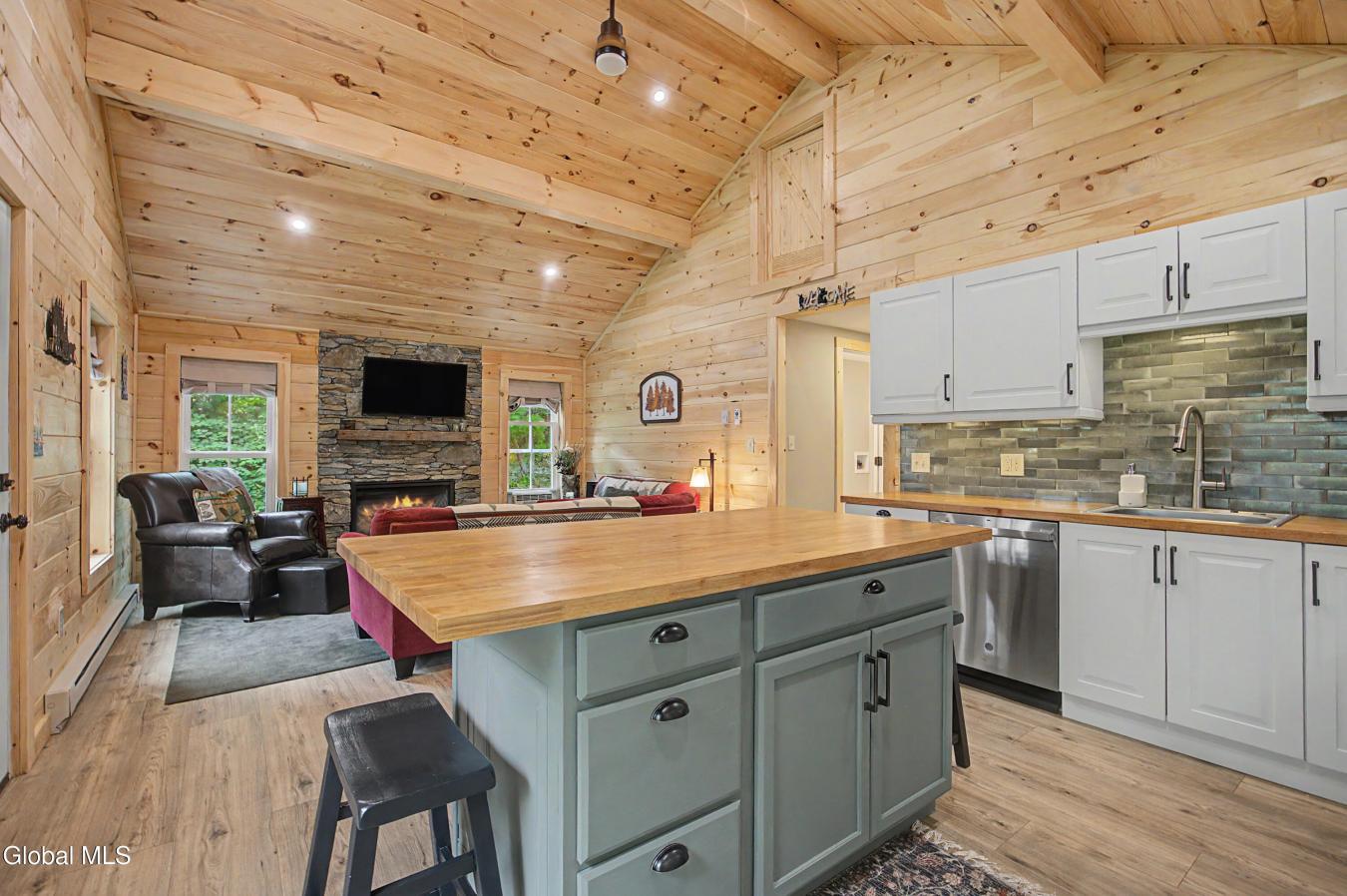 Completely reimagined, this exceptional cottage offers the perfect ble – image 18