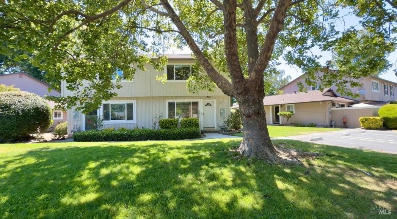 One of the best values in Rincon Valley, this end-unit townhome offers – image 2