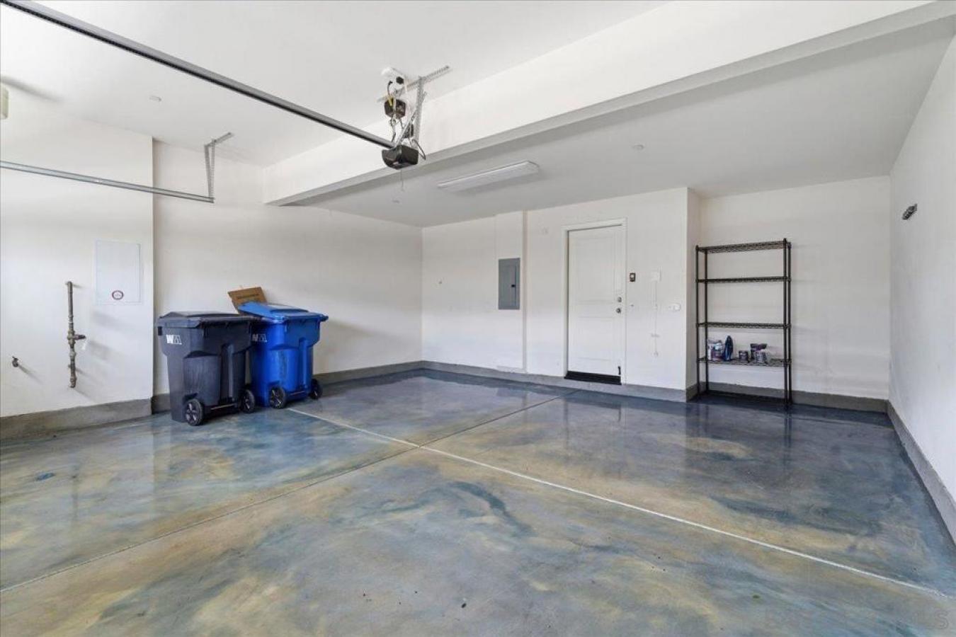 Now available at an incredible $699, 999! This 2021-built townhome in – image 20