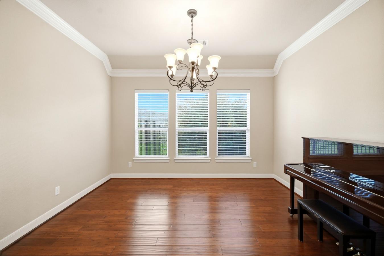 Nestled in the highly sought-after Auburn Lakes Retreat, this stunning – image 5