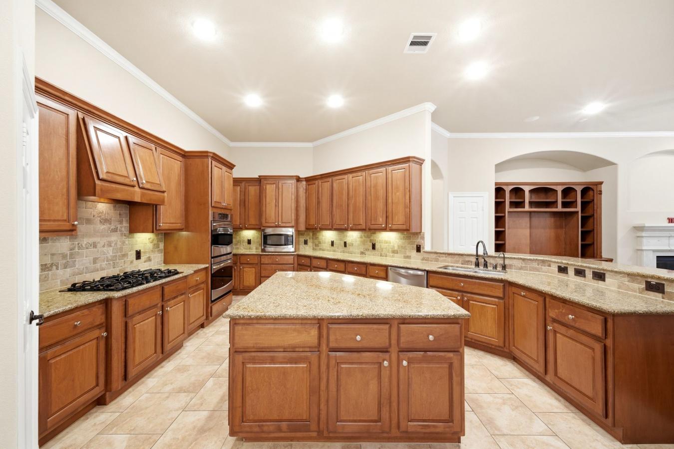 Nestled in the highly sought-after Auburn Lakes Retreat, this stunning – image 8