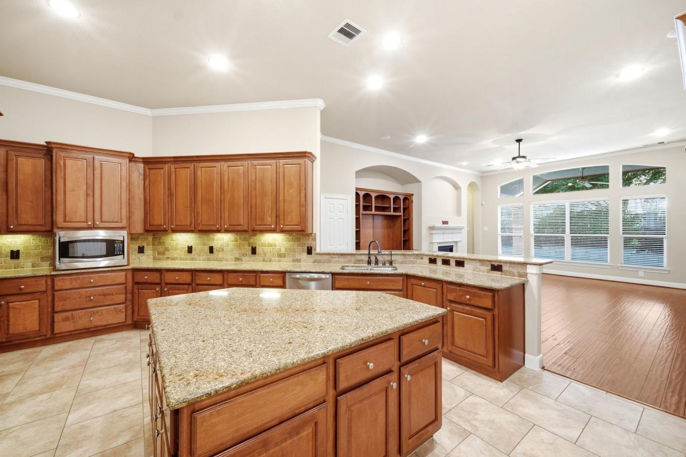 Nestled in the highly sought-after Auburn Lakes Retreat, this stunning – image 9