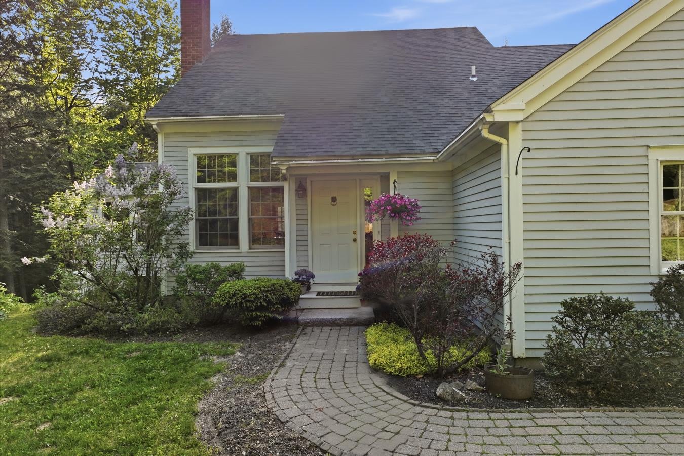 Tucked away in a quiet neighborhood just minutes from the crystal-clea – image 2