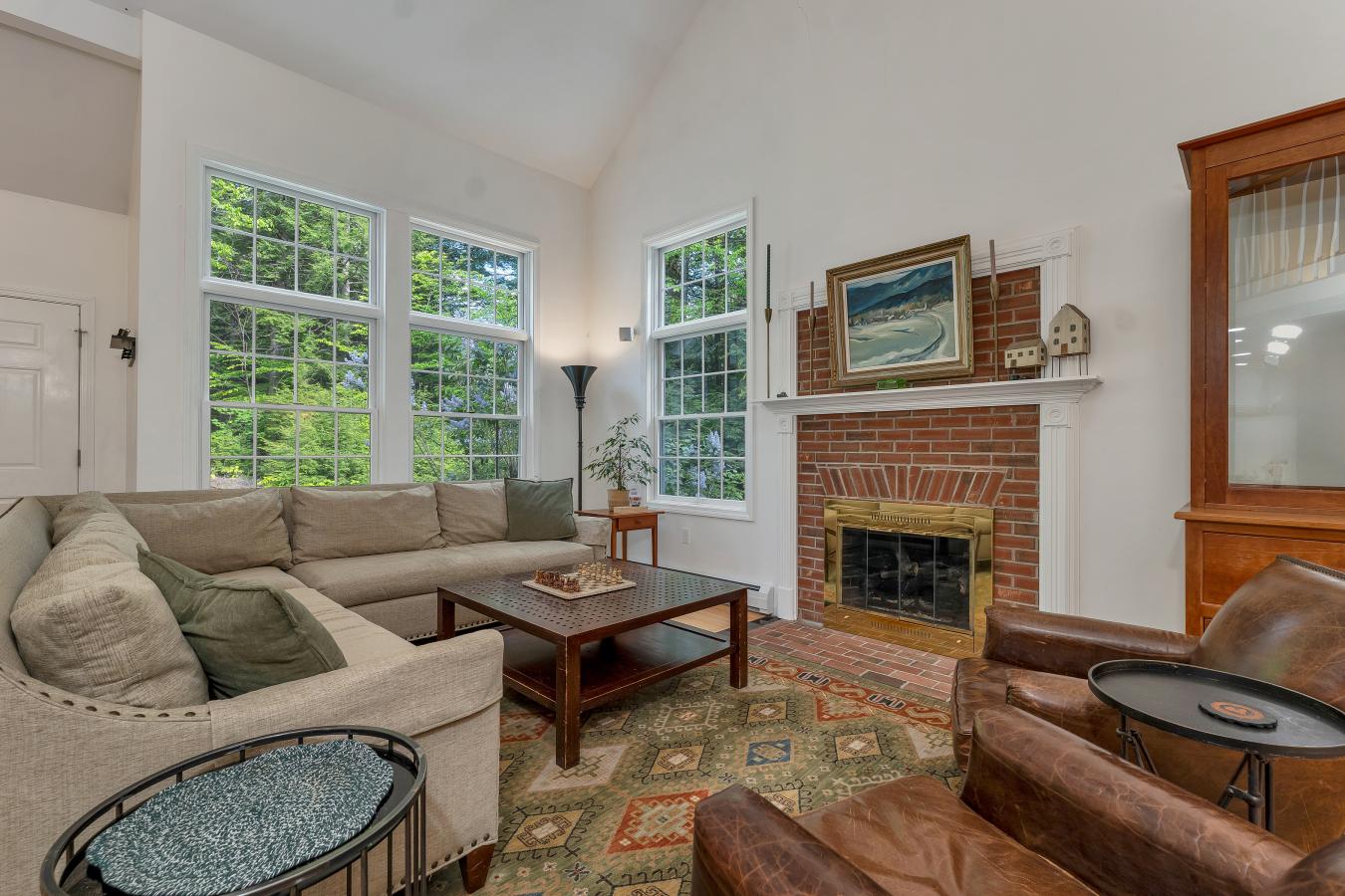 Tucked away in a quiet neighborhood just minutes from the crystal-clea – image 8