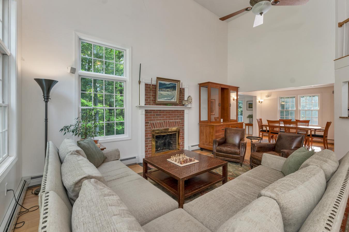 Tucked away in a quiet neighborhood just minutes from the crystal-clea – image 9