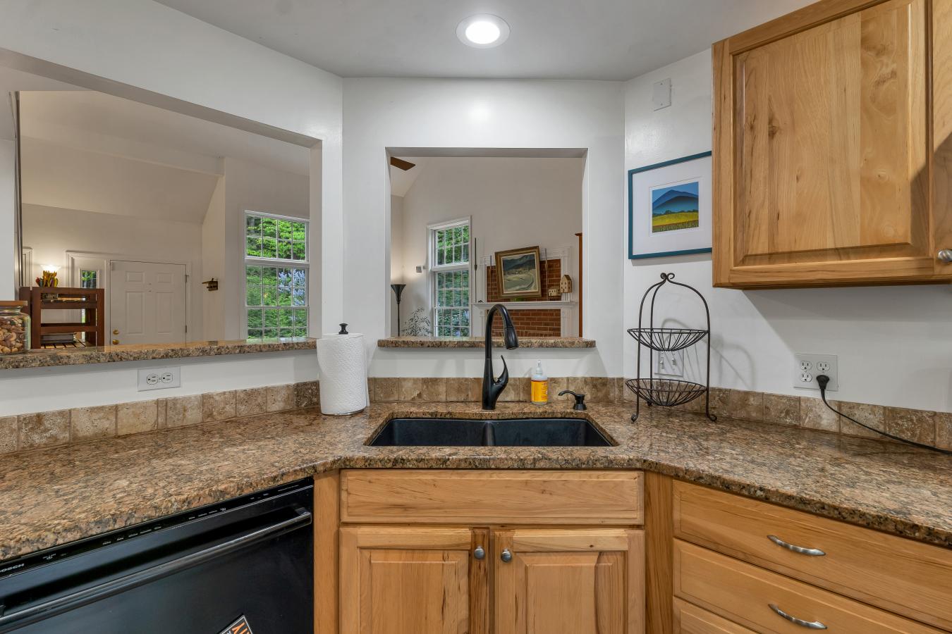 Tucked away in a quiet neighborhood just minutes from the crystal-clea – image 13