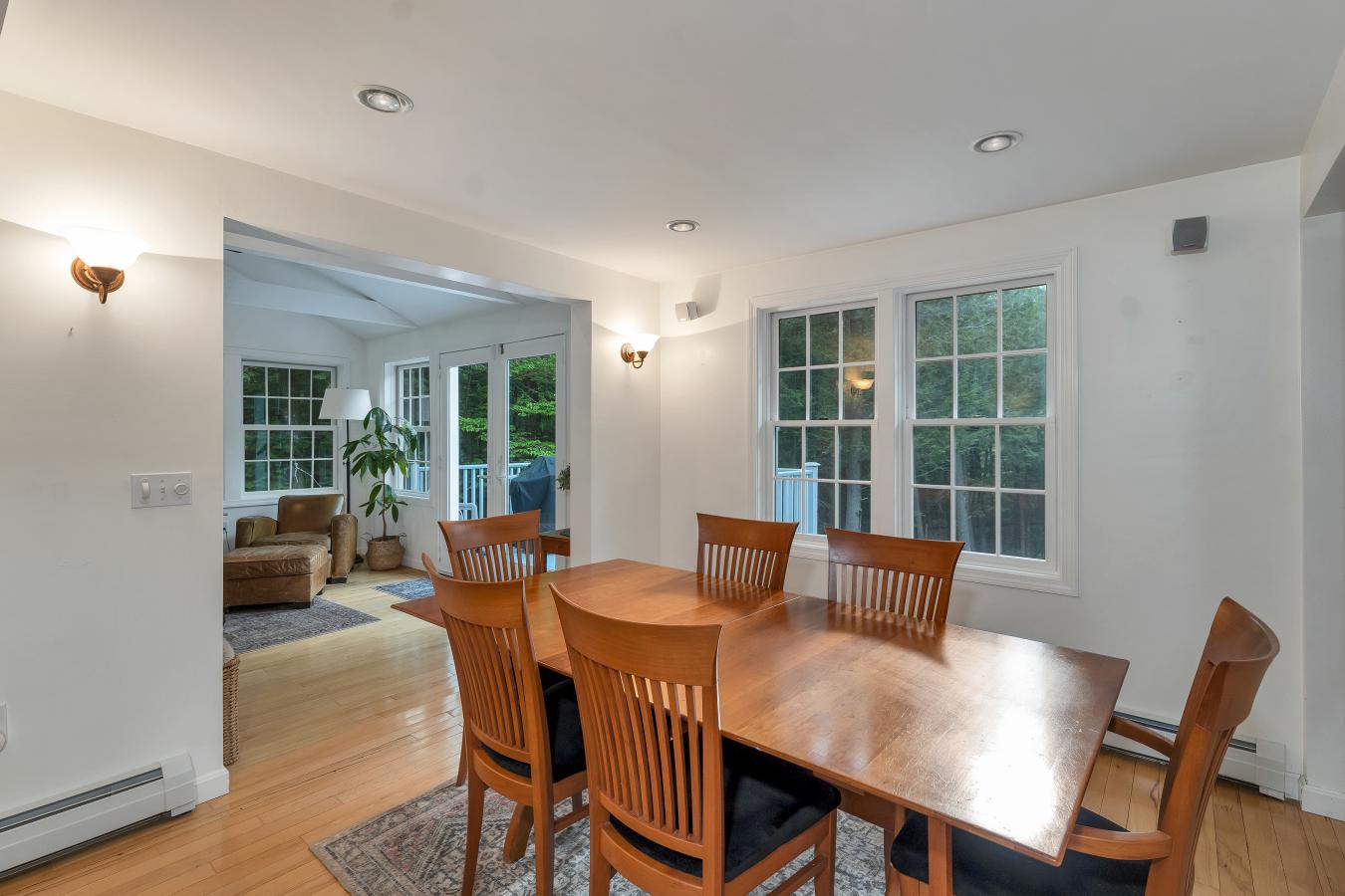 Tucked away in a quiet neighborhood just minutes from the crystal-clea – image 14