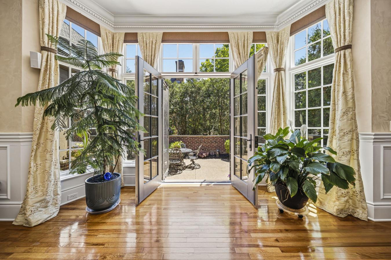Across from Kirtland Country Club, this custom-curated residence bring – image 9