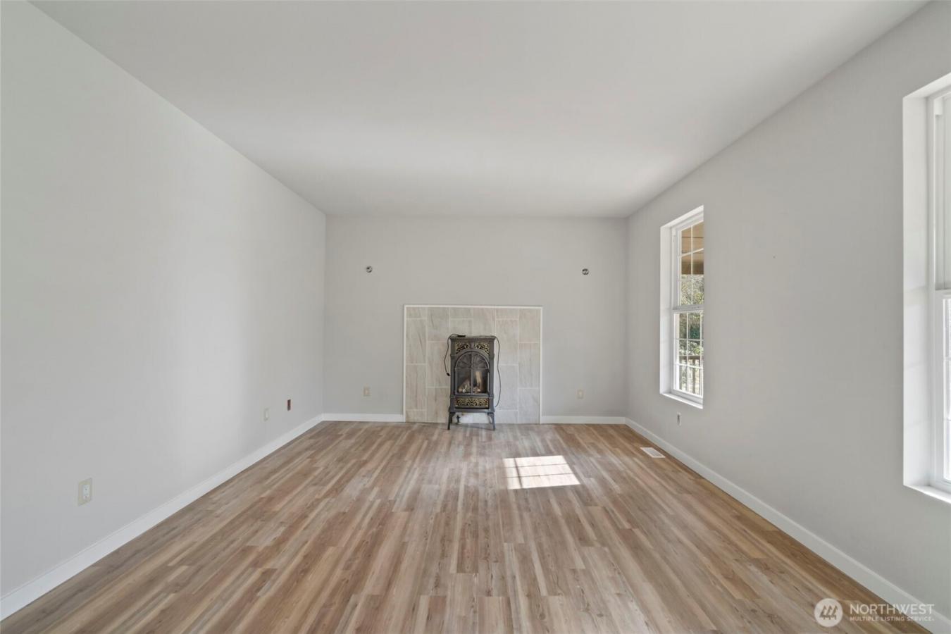 Majestic Colonial-style home on five secluded acres, an updated countr – image 8