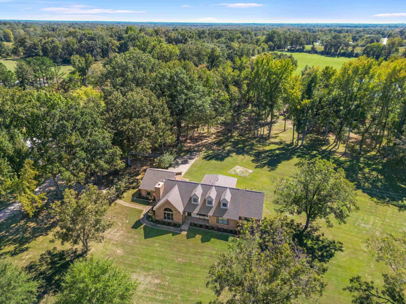 Discover an extraordinary opportunity to own a private countryside est – image 2