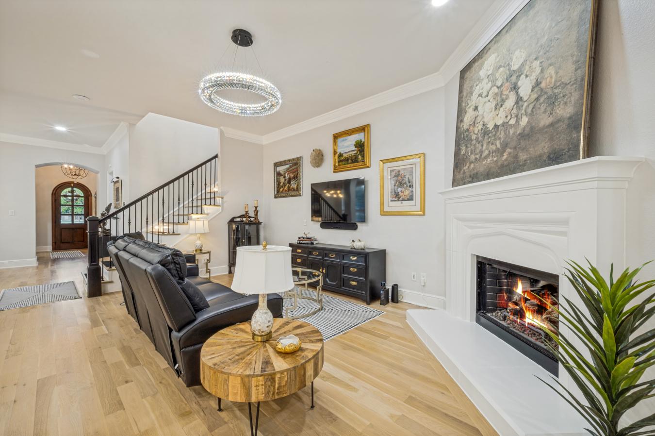 Welcome to 3104 Stonefield, where luxury living meets an unmatched lif – image 17