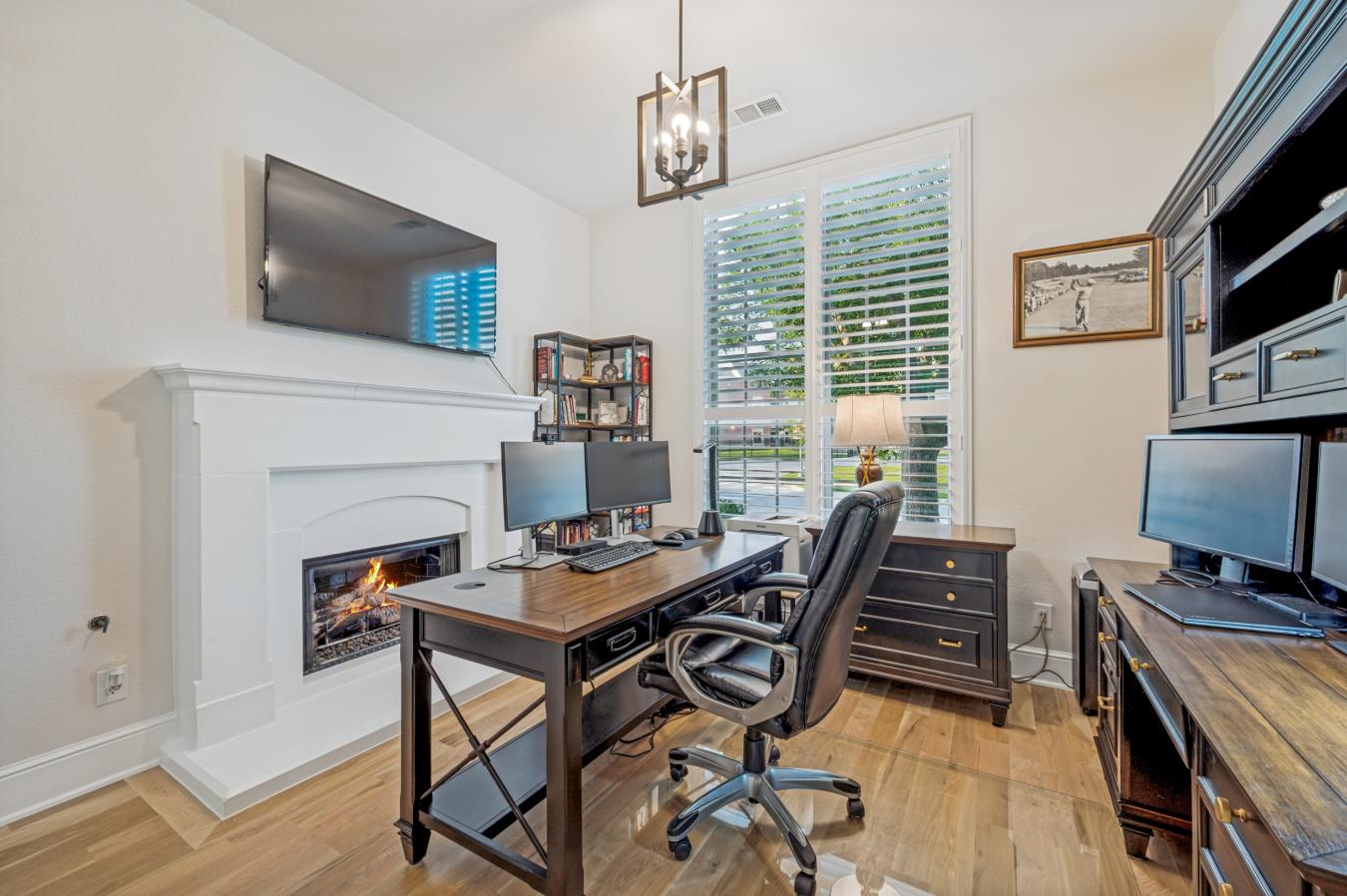 Welcome to 3104 Stonefield, where luxury living meets an unmatched lif – image 6