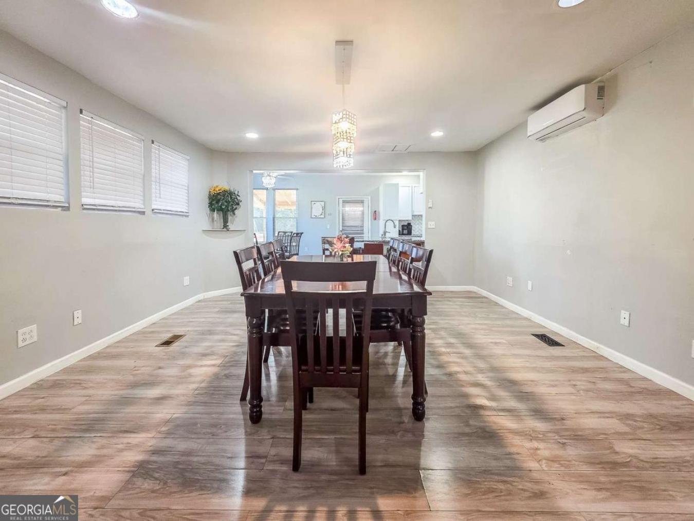 Stunning Renovated Move-In Home in the Highly Sought-After Brookwood S – image 10