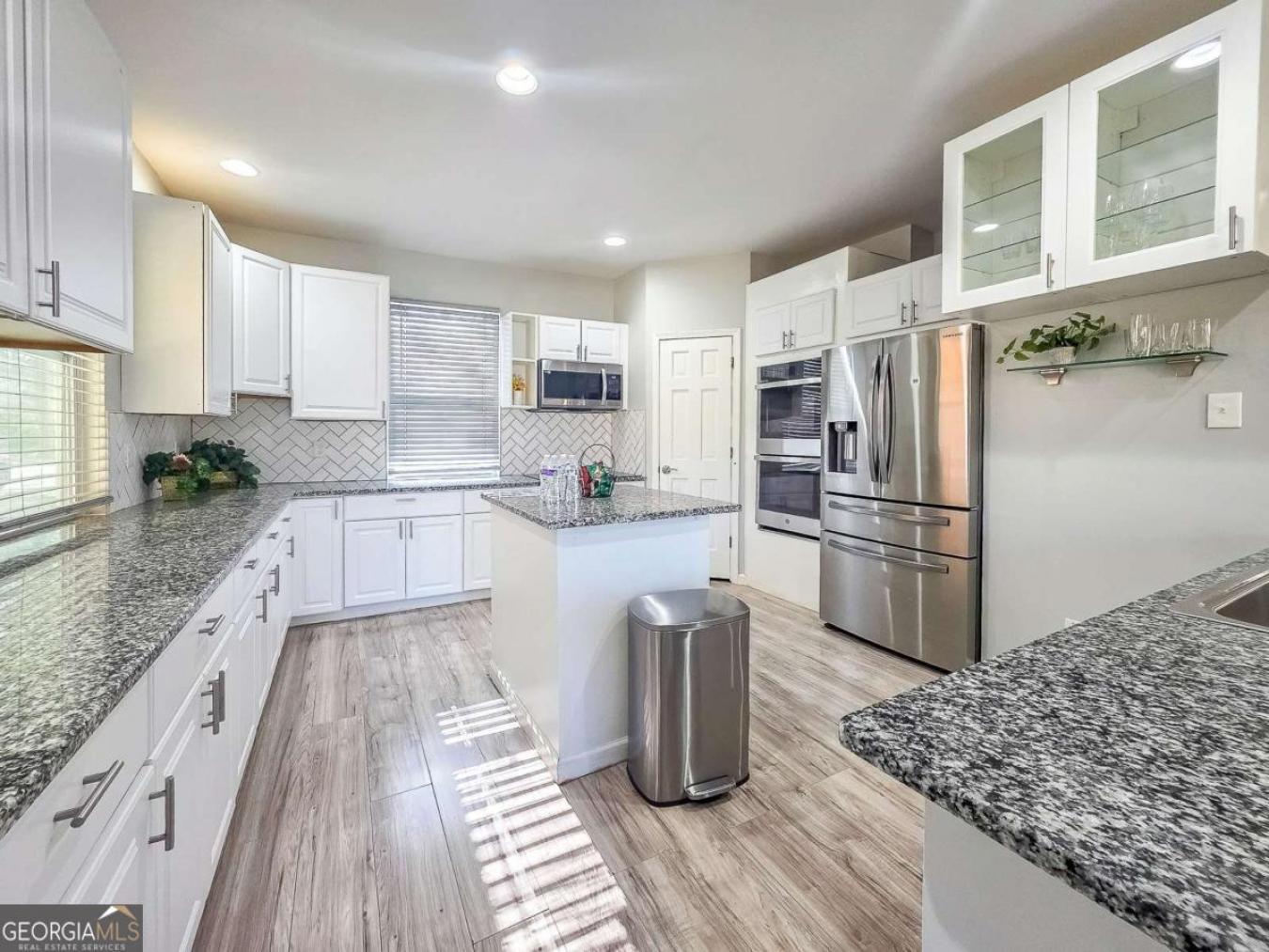 Stunning Renovated Move-In Home in the Highly Sought-After Brookwood S – image 15