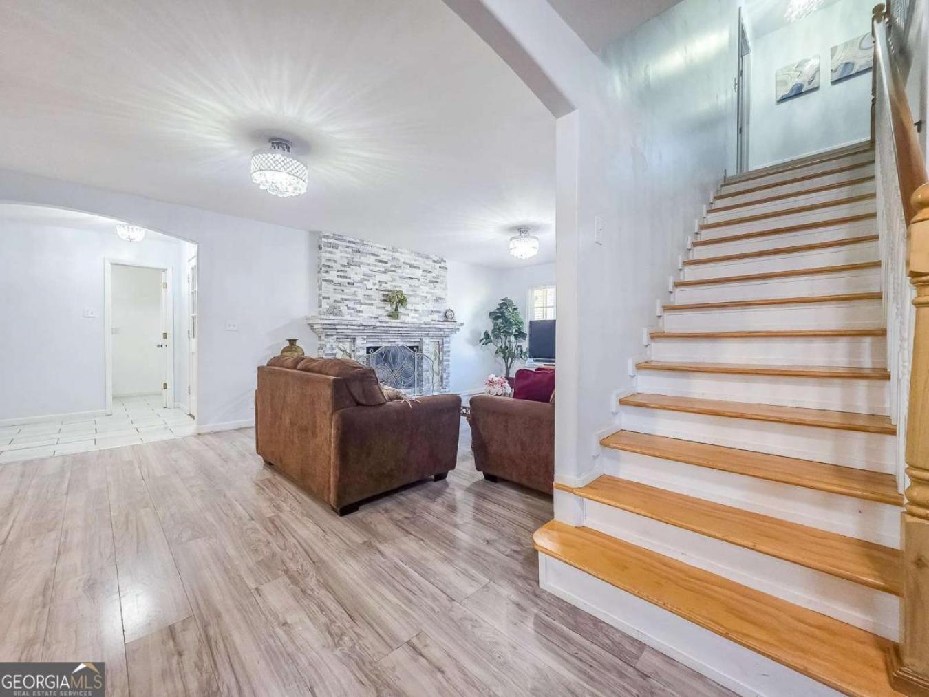 Stunning Renovated Move-In Home in the Highly Sought-After Brookwood S – image 19