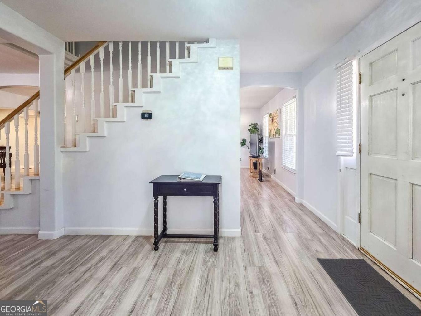 Stunning Renovated Move-In Home in the Highly Sought-After Brookwood S – image 7