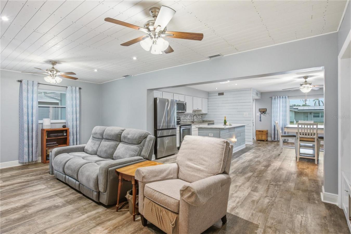 Welcome to 1144 Woodbrook Drive, a beautifully renovated 3-bedroom, 2- – image 15