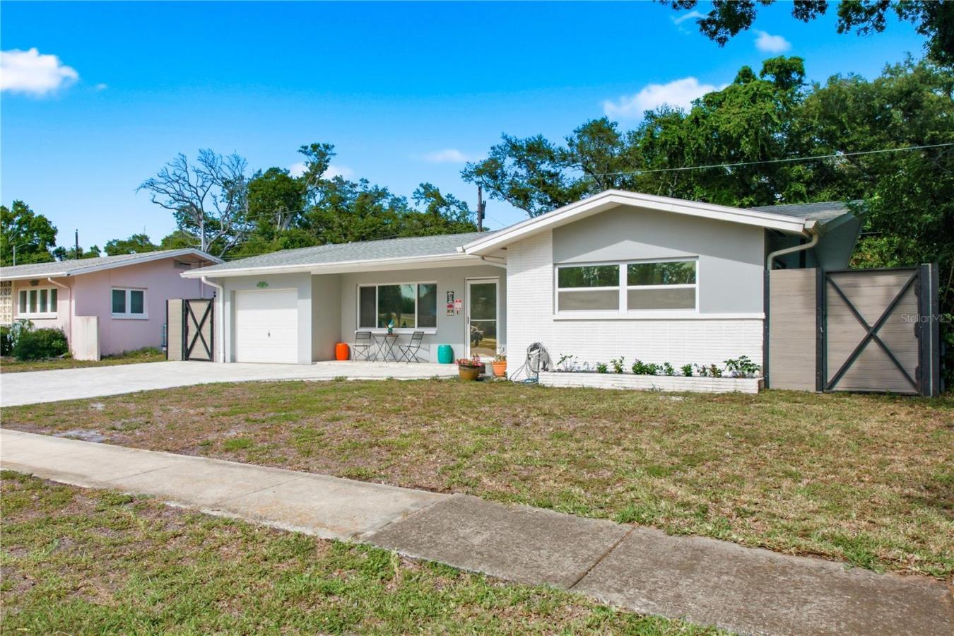 Welcome to 1144 Woodbrook Drive, a beautifully renovated 3-bedroom, 2- – image 2