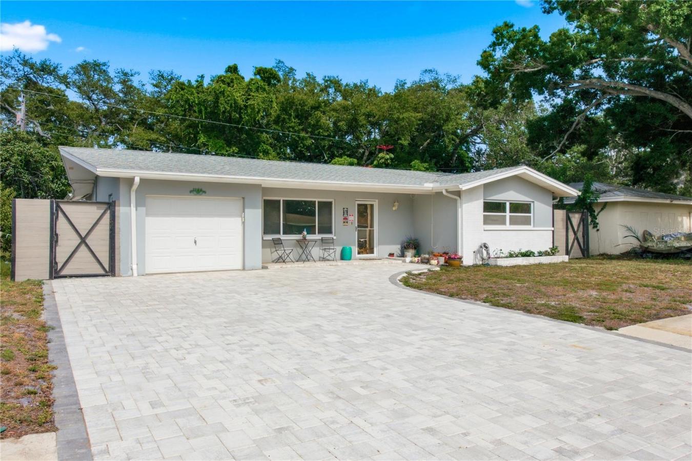 Welcome to 1144 Woodbrook Drive, a beautifully renovated 3-bedroom, 2- – image 3