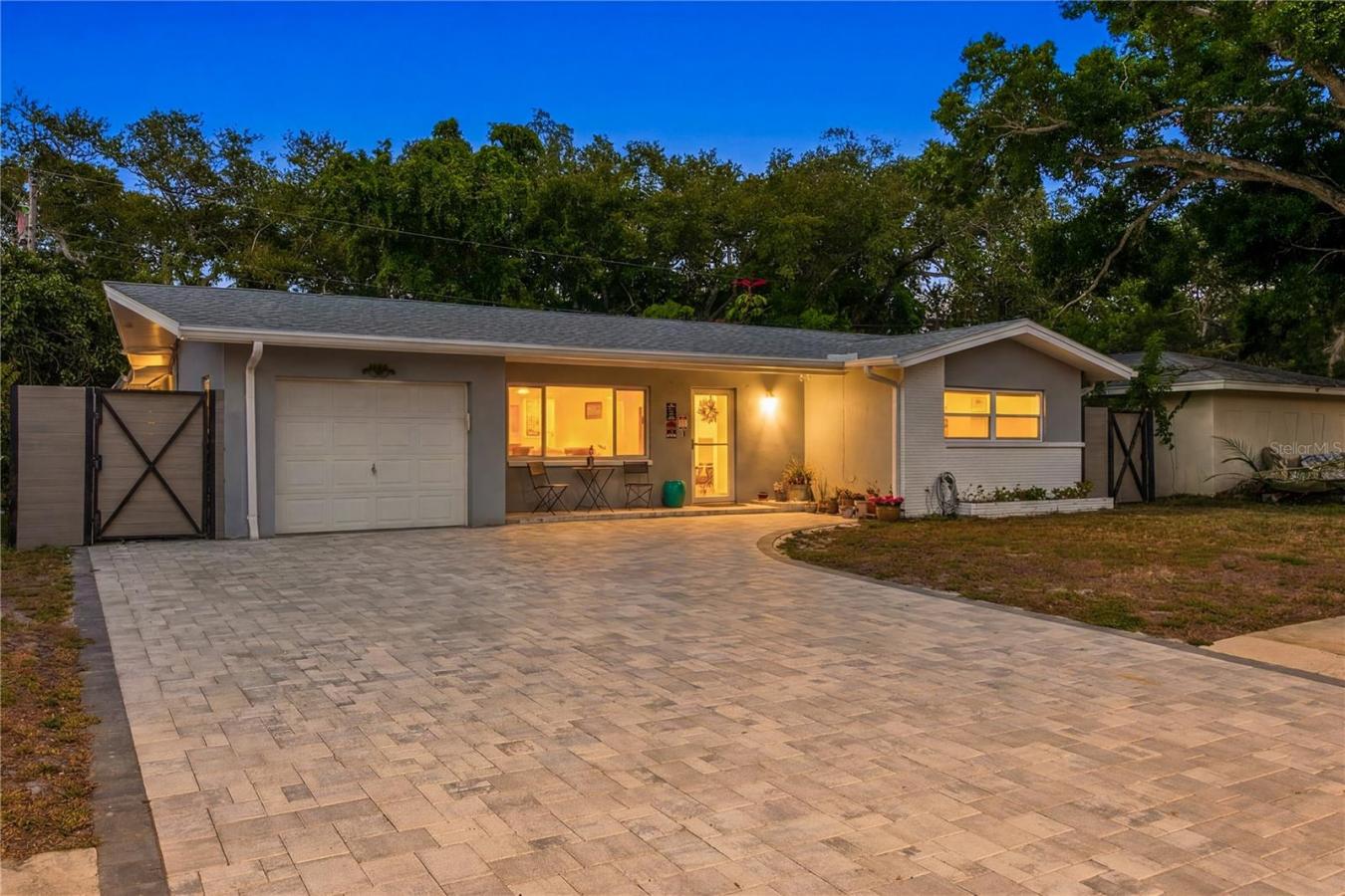 Welcome to 1144 Woodbrook Drive, a beautifully renovated 3-bedroom, 2- – image 4